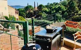 CAVALAIRE vue MER au loin MAISONNETTE TOUT ÉQUIPÉE POUR 4 PERSONNES AVEC PISCINE CLIM WIFI VÉLOS TV BARBECUES